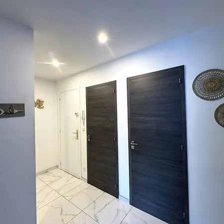 T2 Climatise, Parking Prive, Proche - Fr-1-100-366 Appartement *
