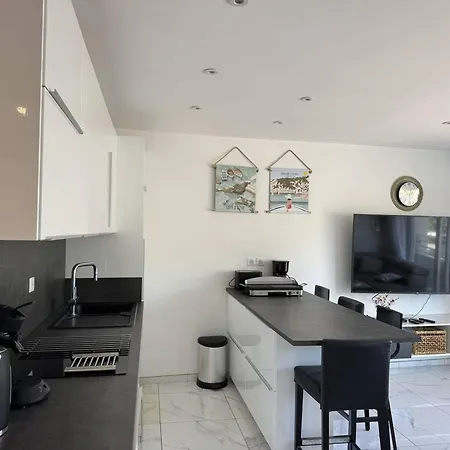 T2 Climatise, Parking Prive, Proche - Fr-1-100-366 Apartamento